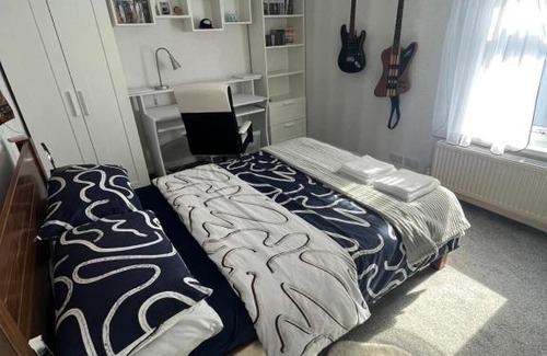 Portswood Apartment | Private Flat in City Centre with Parking