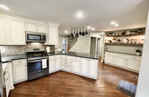 New Buffalo House | Private Forest Road to Upscale Lodge w/Hot Tub, Sauna, Golf Cart, Bocci Court