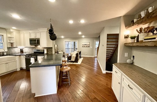 New Buffalo House | Private Forest Road to Upscale Lodge w/Hot Tub, Sauna, Golf Cart, Bocci Court