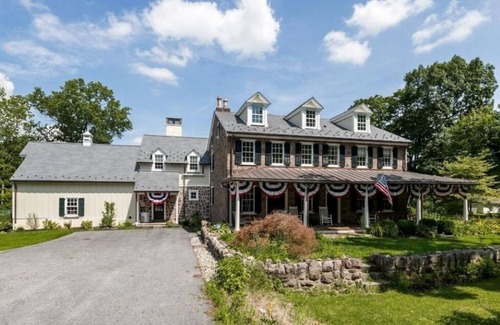 Valley Forge Cottage | Private, Fully Renovated 1 bedroom Carriage House