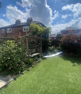 Clayton Apartment | Private Garden guest house