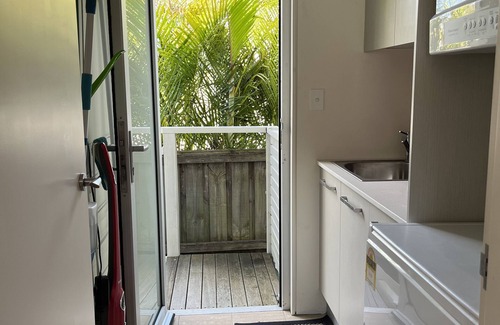 Warriewood House | Private Garden Oasis near Beaches & the Lake