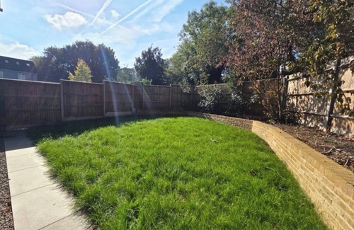 Great Amwell House | Private gated 5-bedroom home in stunning village location.