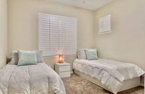Goodyear House | Private Gated 5bdrm/6bath HEATED Pool & Spa, Gym, Pool Table, Basketball Court