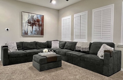Goodyear House | Private Gated 5bdrm/6bath HEATED Pool & Spa, Gym, Pool Table, Basketball Court