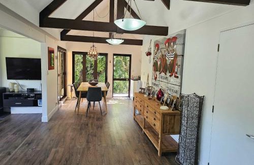 Picton House | Private Getaway for 2 Surrounded by Native Bush