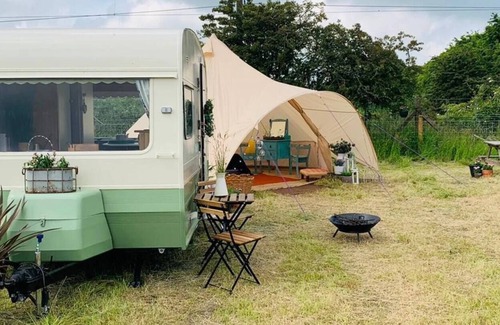Morpeth Cabin | Private glamping in a vintage caravan & bell tent