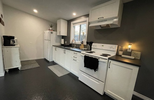 Kingsville House | Private Guest House!