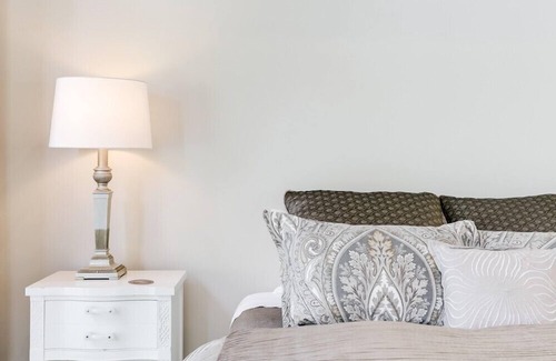Altadena House | Private guest house studio retreat w/pool & spa