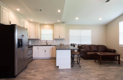Brushy Bend Park House | Private Guest House on 3 acres