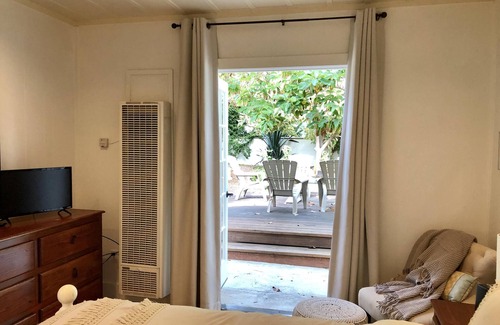 Encinitas House | Private guest house within gated property, outdoor garden seating