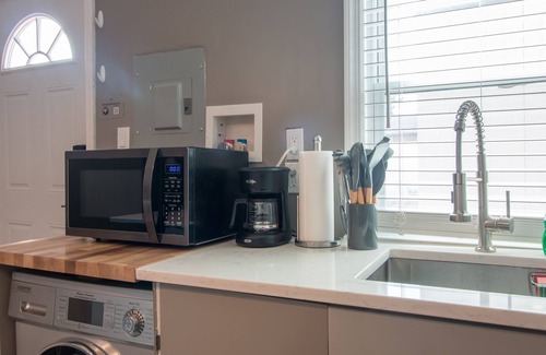 Irvington Apartment | Private Guesthouse close to the Airport & NYC