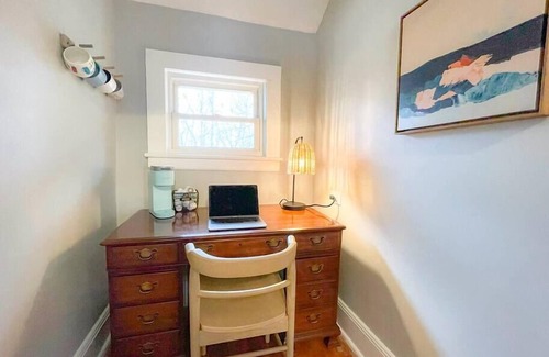 Martinsville House | Private Guesthouse w/Kitchen - Minutes from Uptown