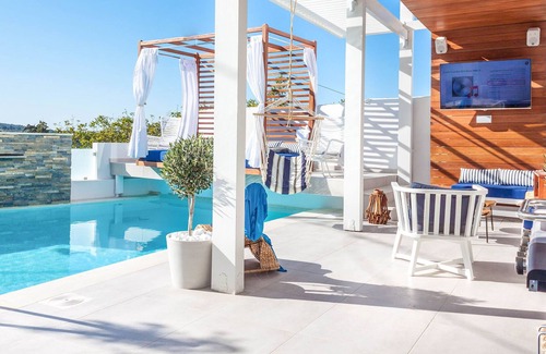 Vamos Villa | Private Heated Pool, 5 min from the Beach, Kids Facilities, Modern Design