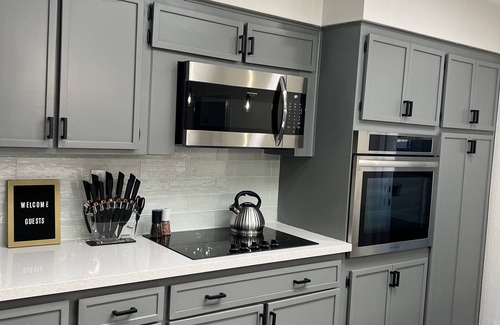 McClintock House | Private Heated Pool, Ping Pong and Billiards, Full Coffee Bar, near ASU