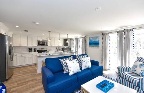 Siesta Key Village House | Private Heated Pool, Steps to Siesta Key Village/Beach, Family/Pet Friendly
