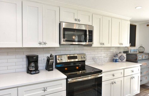 Siesta Key Village House | Private Heated Pool, Steps to Siesta Key Village/Beach, Family/Pet Friendly