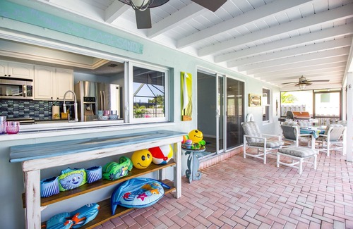 Forest Isles House | Private Heated Pool-Walk to Beach-10 Guests
