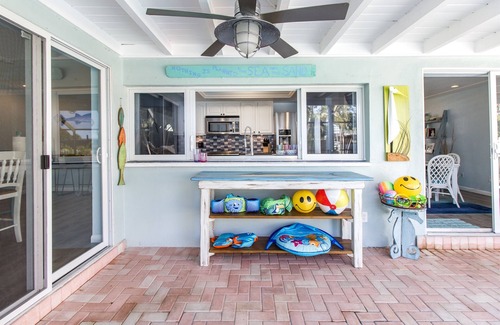 Forest Isles House | Private Heated Pool-Walk to Beach-10 Guests