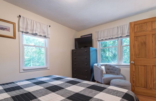 Kenyon House | Private Home on 3.25 Acres