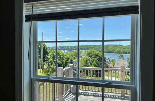 Belfast House | Private Home Sleeps 12 with AMAZING views of water, the bridge & town of Belfast