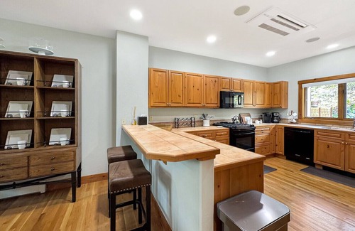 Edwards Villa | Private Hot Tub, 2700 Sq Feet, borders Open Space - Arrowhead Townhome, Beaver Creek