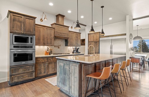 Klamath Falls House | Private Hot Tub in The Running Y Resort - Game Room for All Ages
