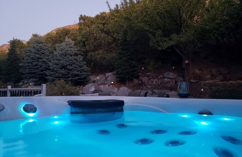 Draper Apartment | Private Hot Tub - Right next to the Mountain