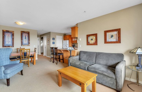 Big White Ski Resort House | Private hot tubs steps from village