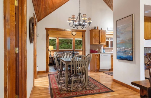 Branson West Cabin | Private HotTub! Minutes to Silver Dollar City! First Responder Owned! Local Hero at Stonebridge!