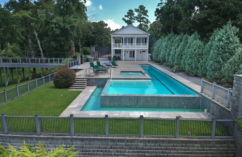 Minnesott Beach House | Private infinity pool, hot tub, tennis/basketball court on the Neuse River!