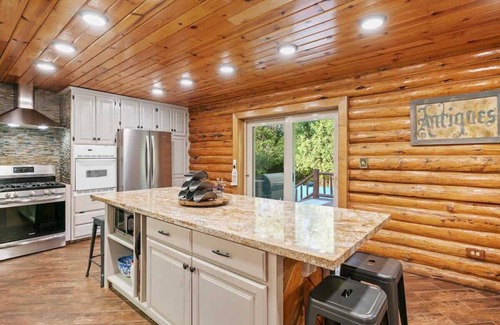 Rigby Cabin | Private Island, Fire Pit, & Arcade