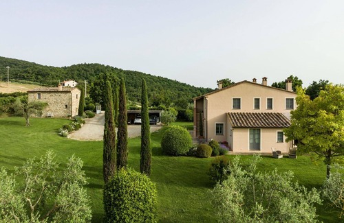 San Casciano dei Bagni Villa | Private Villa with hot tub, A/C, private pool, WIFI, TV, patio, pets allowed, panoramic view