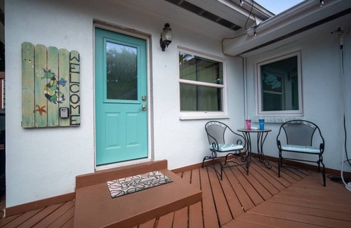 Bradenton Cottage | Private King Bed Suite-Near AMI Beach-Walk D’Town.