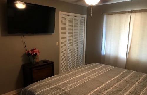 Dubuque House | Private king suite