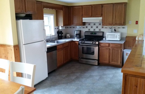 Hanover House | Private lake access on Howard Pond