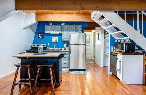 Alpine Lake House | Private Lake&Beach w Golf, Fire Pit, Deck & WiFi!