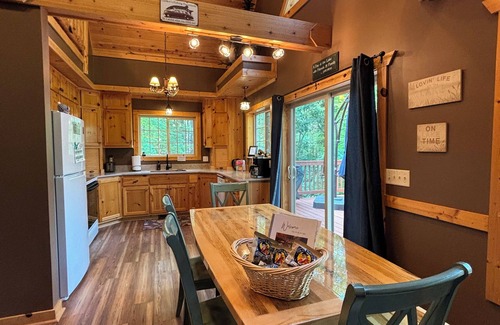 Brill Cabin | Private Lake, Sandy Beach and Fire Pit with free wood!