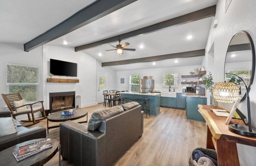 Dennis Apartment | Private Lake Stay, Kayaks, 2.5 acres, July Dates Open