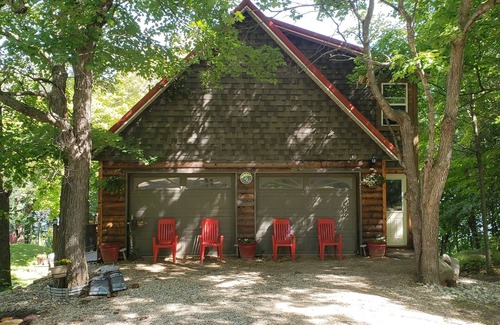 Farwell Cabin | Private lake, with private sandy beach. Beautiful five bedroom.