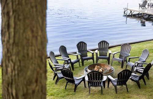 Lupton House | Private, lakefront, kayaks, 2 acres, family friendly, near trails, Dock May 2024