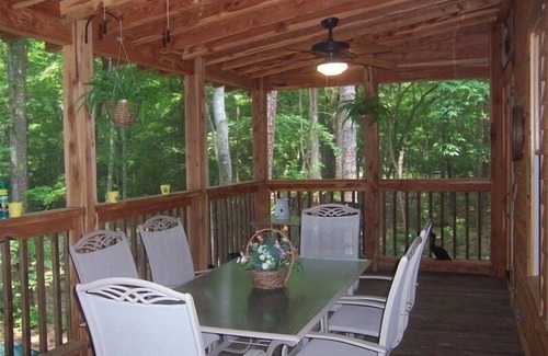 Roxboro House | Private Lakefront Log Cabin