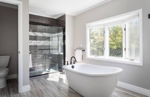 Grawn House | Private Lakehouse Retreat - The Getaway at Duck Lake
