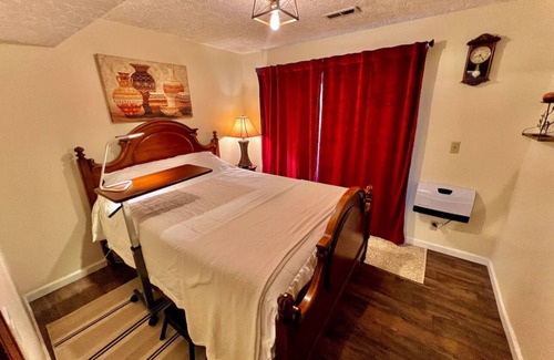 Gresham Bed & Breakfast | Private level of the house withnSPA near PDX and famous waterfalls and mountain!