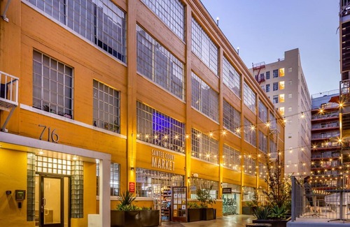 Downtown Los Angeles Apartment | Private Loft in DTLA gym/pool
