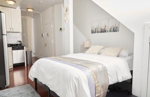 Midtown West Apartment | Private Loft in Hells Kitchen near Times Square