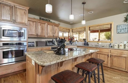 Long Valley Junction Cabin | Private Luxury Cabin on 5 Acres, 4bd 2.5ba perfect base camp to N. Parks!