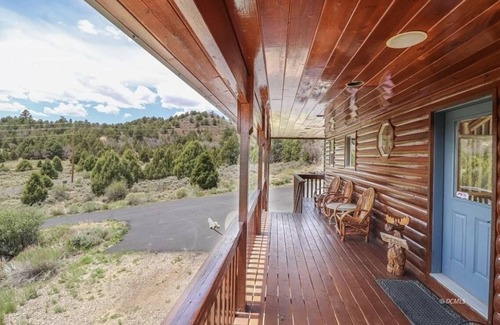 Long Valley Junction Cabin | Private Luxury Cabin on 5 Acres, 4bd 2.5ba perfect base camp to N. Parks!