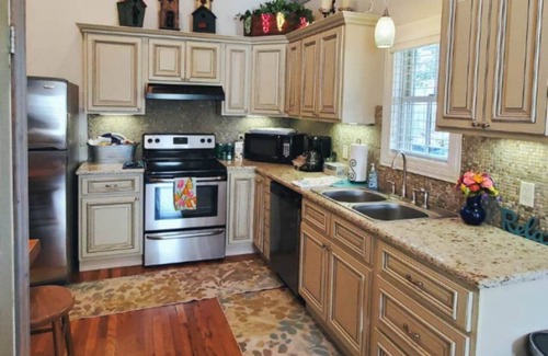 Fredericksburg Cottage | Private Luxury, Views, Nature, German History And Texas Hospitality!