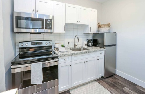 Coral Terrace Apartment | Private Miami Studio - Central Location, WiFi & AC